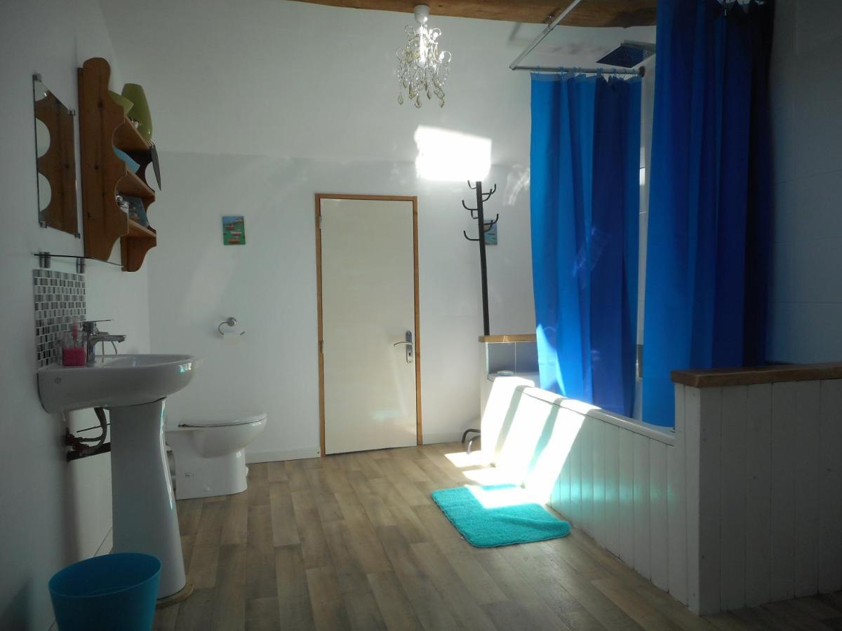 38 Friaudour Panzió Saint-Pardoux-lʼOrtigier Kültér fotó