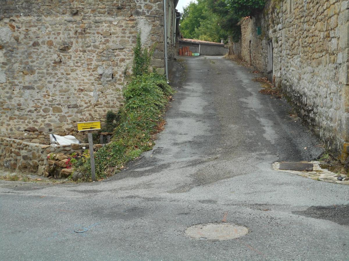 38 Friaudour Panzió Saint-Pardoux-lʼOrtigier Kültér fotó